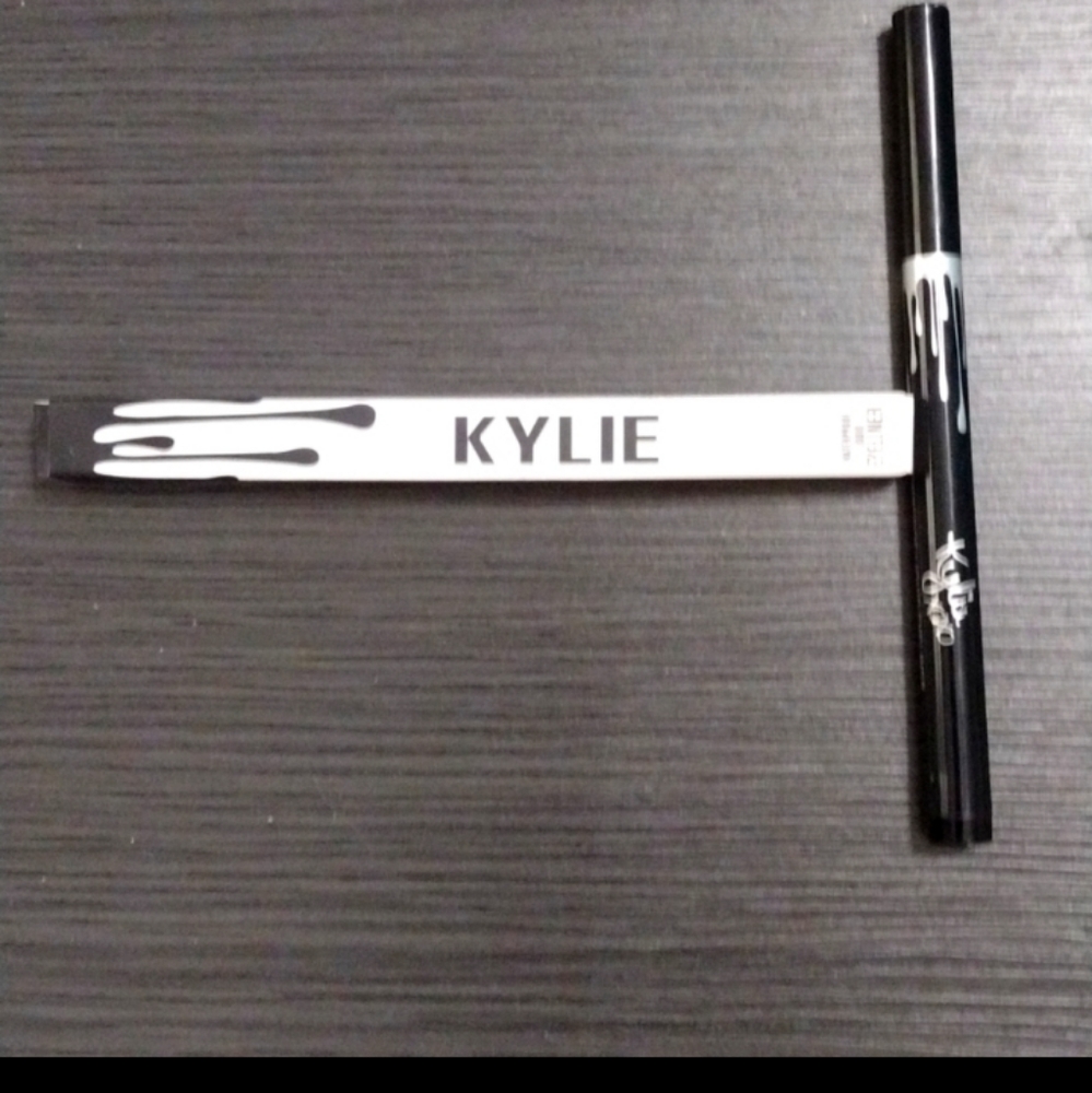Kylie Jenner eyeliner